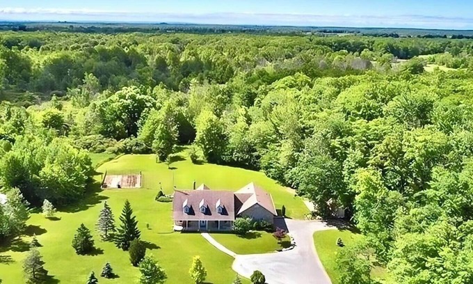 Pelham Cottage | Cozy Hidden Forest Haven