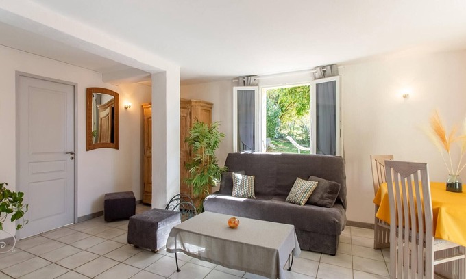 Berre-des-Alpes House | Cozy Hillside Escape in Berre