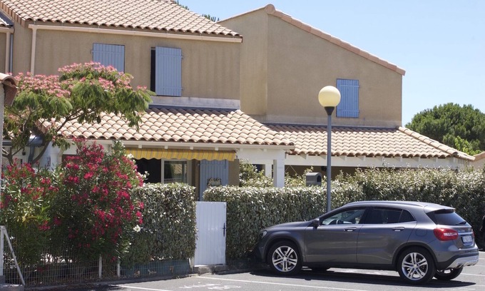 Portiragnes-Plage House | cozy holiday home, comfortable with air conditioning and located by the sea!