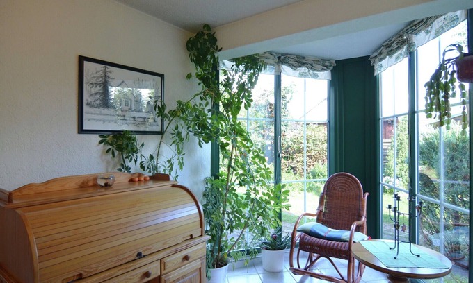 Oberhavel House | Cozy Holiday Home in Kappe with Balcony