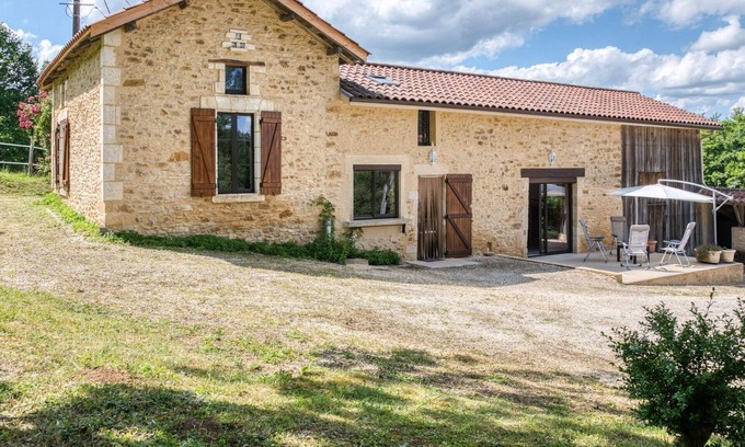 Loubejac House | Cozy Holiday Home in Loubejac near Forest