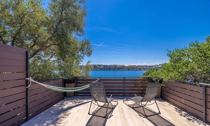 Municipality of Omisalj House | Cozy holiday home SEAFRONT II