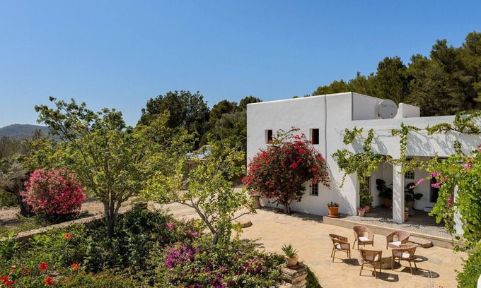 Sant Antoni de Portmany House | Cozy home in Sant Antoni de Portman