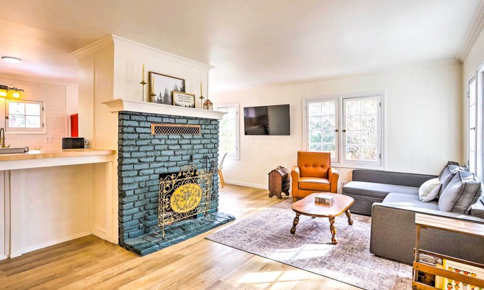 Wrightwood House | Cozy Home, 1/2 Mi to Downtown, 4 Mi to Hikes!