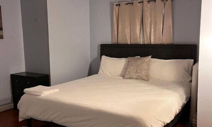 Orange House | Cozy Home 40 mins from NYC Newark Airport 25minn