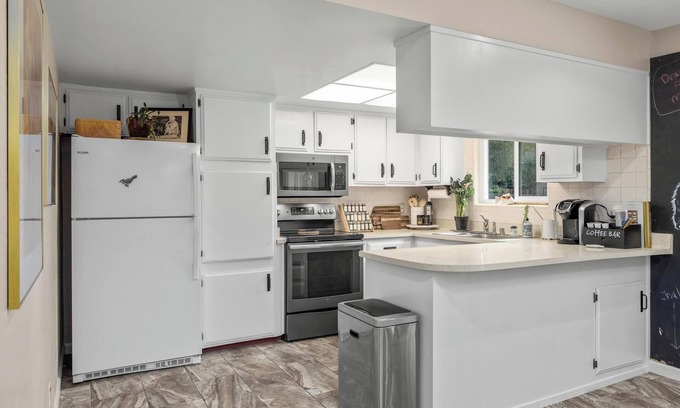 Davis House | Cozy home-away-from-home 3-bedroom house in Davis