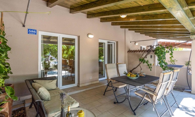 Barbat na Rabu House | Cozy home in Barbat with WiFi