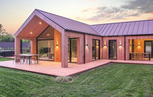 Fjellerup House | Cozy Home In Glesborg With Sauna