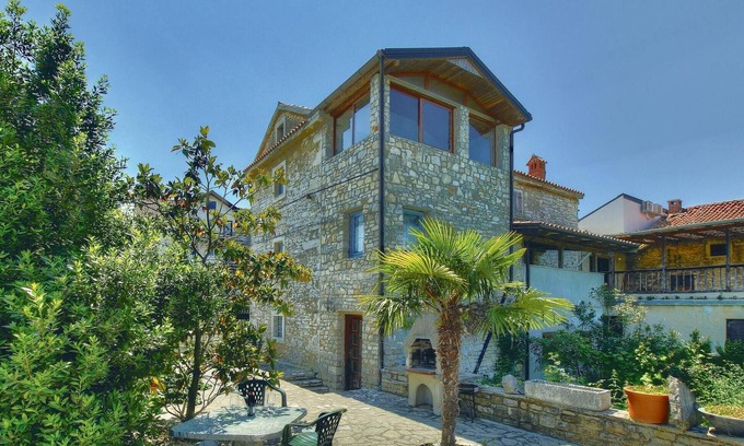 Kastel House | Cozy home in Kastel with WiFi