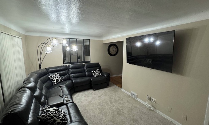 South Euclid House | Cozy home in Cleveland Heights