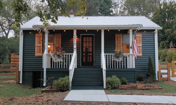 Franklin House | Cozy home located in the heart of Leipers Fork Village with hot tub and fire pit