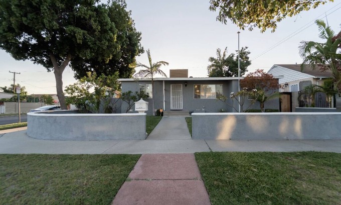 Norwalk House | Cozy Home Located Near LA and OC’s Best Attractions.