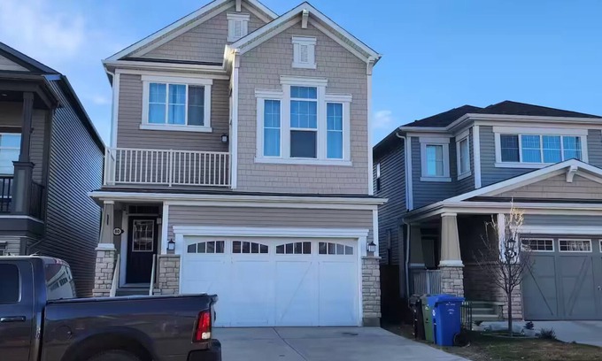 Calgary House | Cozy Home Near Calgary Airport