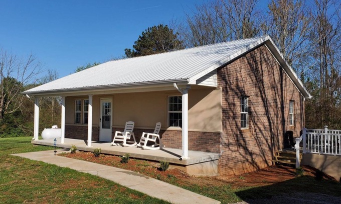 Byrdstown House | Cozy home - Newly Remodeled