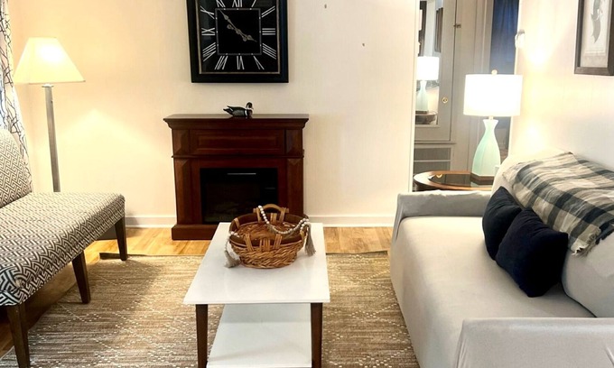 Conway House | Cozy Home!