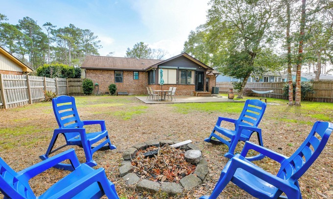 Sunset Beach House | Cozy Home w/Fenced Backyard in Sunset Beach!