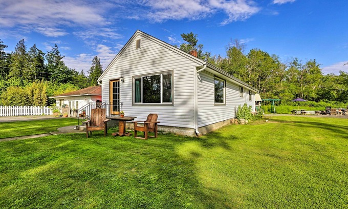 Marietta-Alderwood House | Cozy Home w/Yard -6 Miles to Dwtn Bellingham!