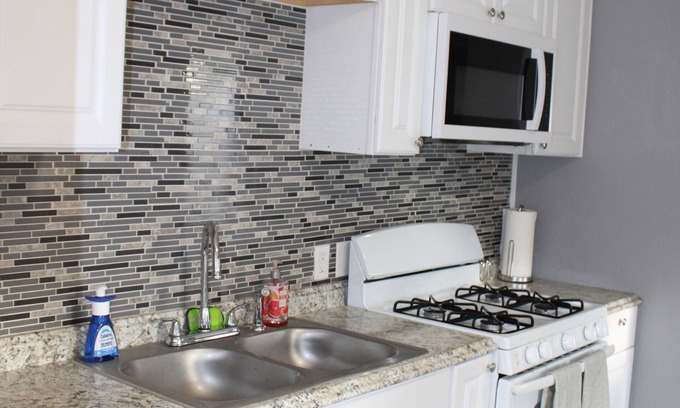 Bremerton House | Cozy home walking distance from the beach, festivals & Bremerton-Seattle ferry.