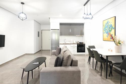Moschato-Tavros Apartment | Cozy Home With Cooking Near Tram