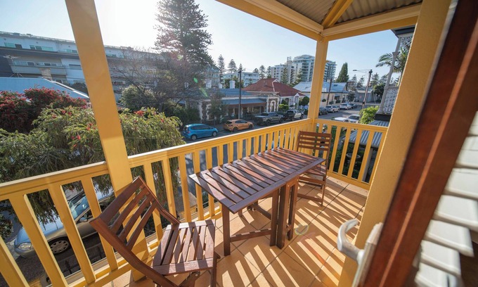 Glenelg Villa | Cozy Home with fireplace 5mins to beach
