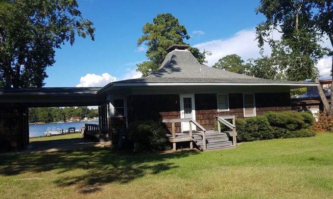 Summerton House | Cozy Home with Private Boat Landing