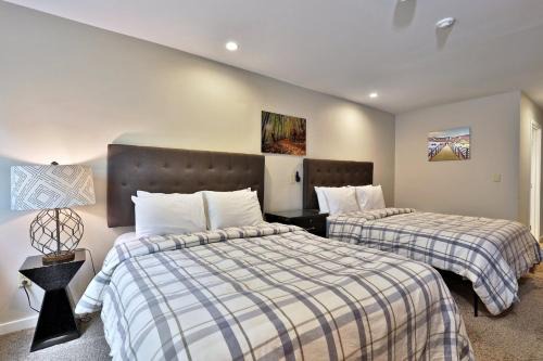 Killington Apartment | Cozy hotel room style studio condo with pool