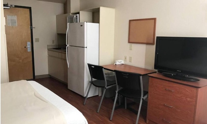 Homestead Apartment | Cozy hotel suite in quaint Homestead with WiFi, fitness room, AC
