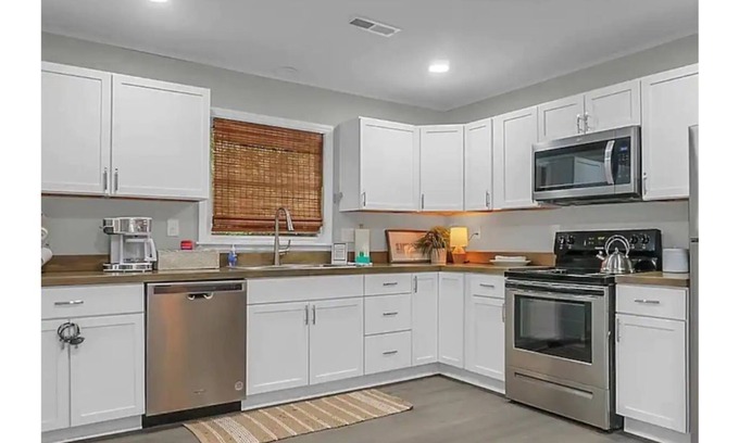 Hanahan House | Cozy House close to Charleston pet friendly