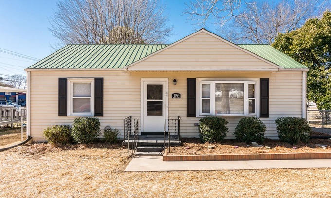 Gallatin House | Cozy House in Gallatin City Limits