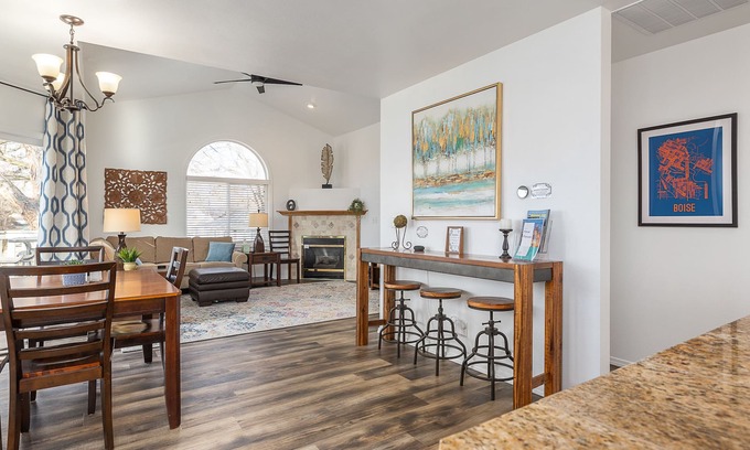 Southeast Boise House | Cozy House Near Boise State University, Downtown and Boise River Greenbelt.