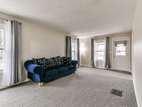 Des Moines House | Cozy House Near Iowa State Fairgrounds!