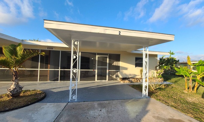 Warm Mineral Springs Condo | Cozy House
