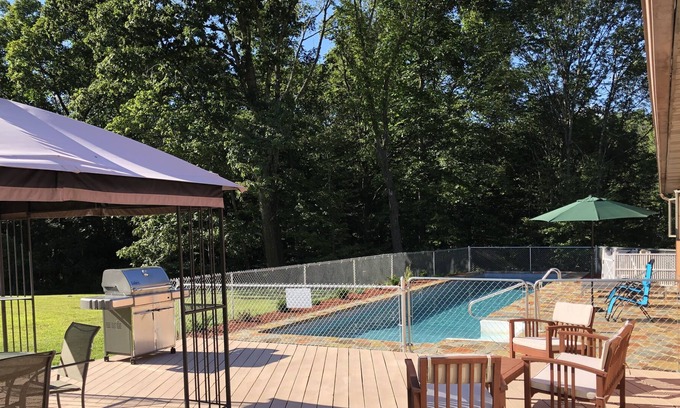 Henryville House | Cozy house with a private pool in Poconos
