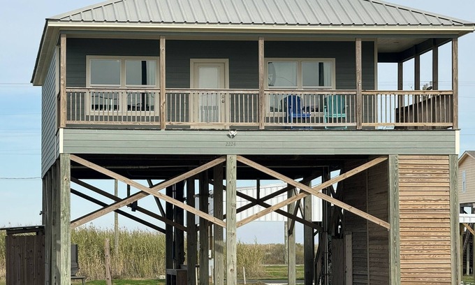 Holly Beach House | Cozy House with Ocean view perfect for big groups. Pet friendly!