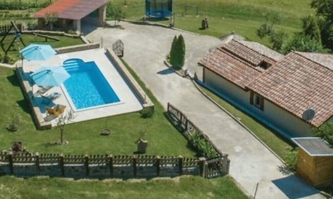 Gologoricki Dol House | cozy house with private pool surrounded by beautiful nature