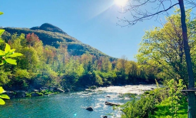 Hunter Cabin | Cozy Hunter Mountain Cabin by the River