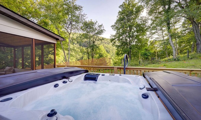 Bakersville Cottage | Cozy & intimate cottage w/Luxurious Hot Tub at Blue Ridge Mountains countryside