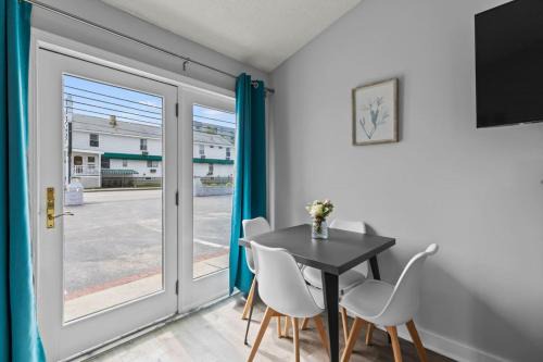 Old Orchard Beach Apartment | Cozy King Suite Steps to the Beach (441)