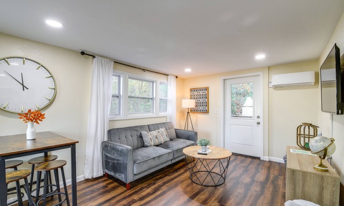 Ashley Oaks Cottage | Cozy Knoxville Cottage w/Deck, Grill, Fire Pit!