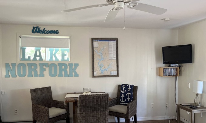 Elizabeth Cabin | Cozy lake cabin-lake view!