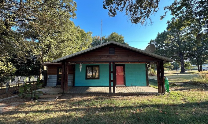 Kingston Cabin | Cozy lake cabin minutes from Lake Texoma