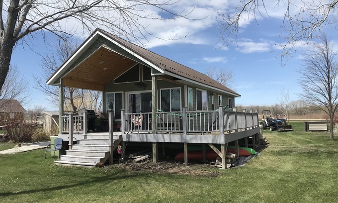 Sisseton Cabin | Cozy lake cabin on Lake Traverse.