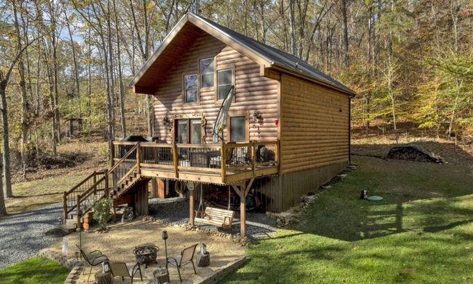 Dandridge Cabin | Cozy LAKE cabin steps away from Douglas Lake in East TN! Sleeps 5! Hot Tub.