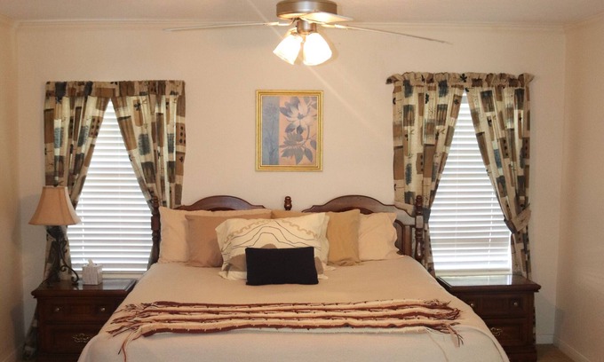 Afton Cottage | Cozy lake cottage with huge front deck, 2 minute walk to Thunder Bay Marina!