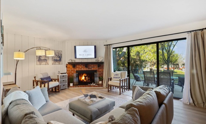 Lake Geneva Condo | Cozy Lake Geneva Condo | Amenities | WiFi