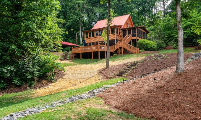 Sherrills Ford Cabin | Cozy Lake Norman log cabin
