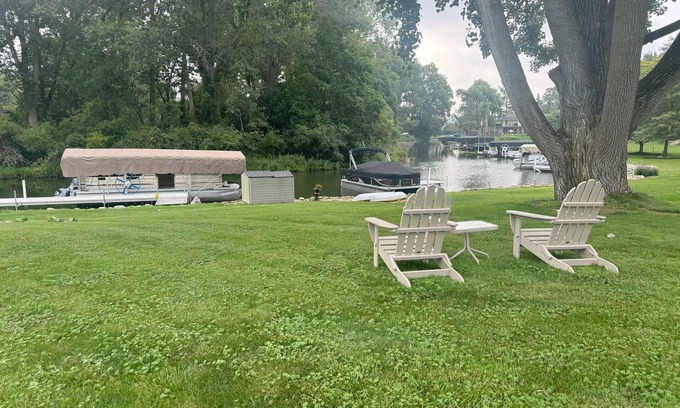 Warsaw Apartment | Cozy Lake Side Accommodations with Queen beds.