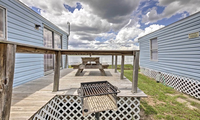 Silver Springs Cabin | Cozy Lakefront Home in Ocala w/Deck, Grill + A/C!