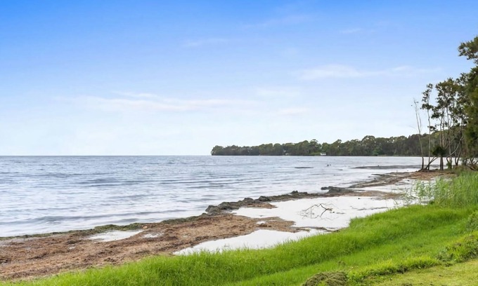 Tegerin House | Cozy Lakefront Home Pet Friendly