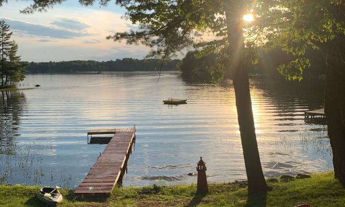 Rhinelander House | Cozy Lakehouse retreat on beautiful Wildflower Bay